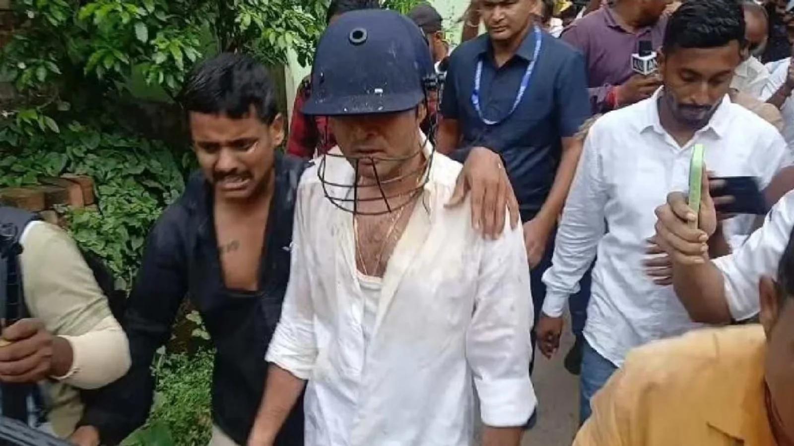 అభిషేక్ బెనర్జీపై దాడి.. గుడ్లు, చెప్పులతో నిరసన