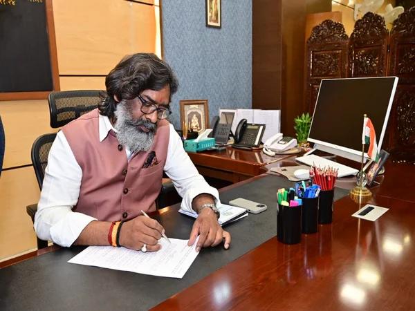ఝార్ఖండ్ ప్రభుత్వం సంచలన నిర్ణయం..  ఉద్యోగ పరీక్షలు రద్దు