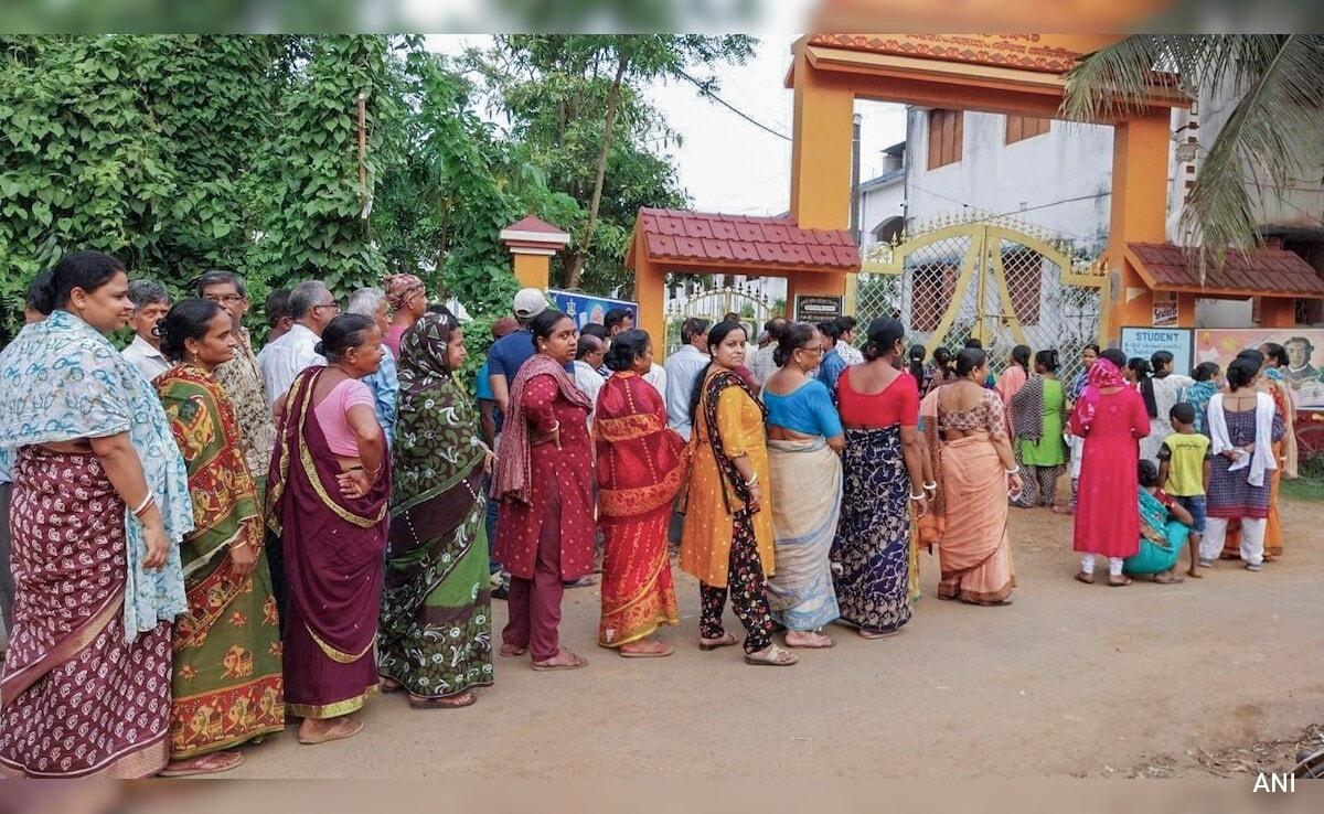 'Failed To Maintain Neutrality During Polls': 5 Bengal Cops Suspended
