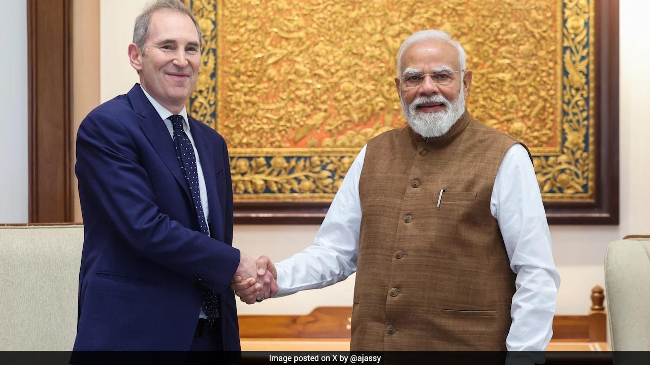Amazon CEO Meets PM Modi, To Invest $48 Billion In India Over 4 Years