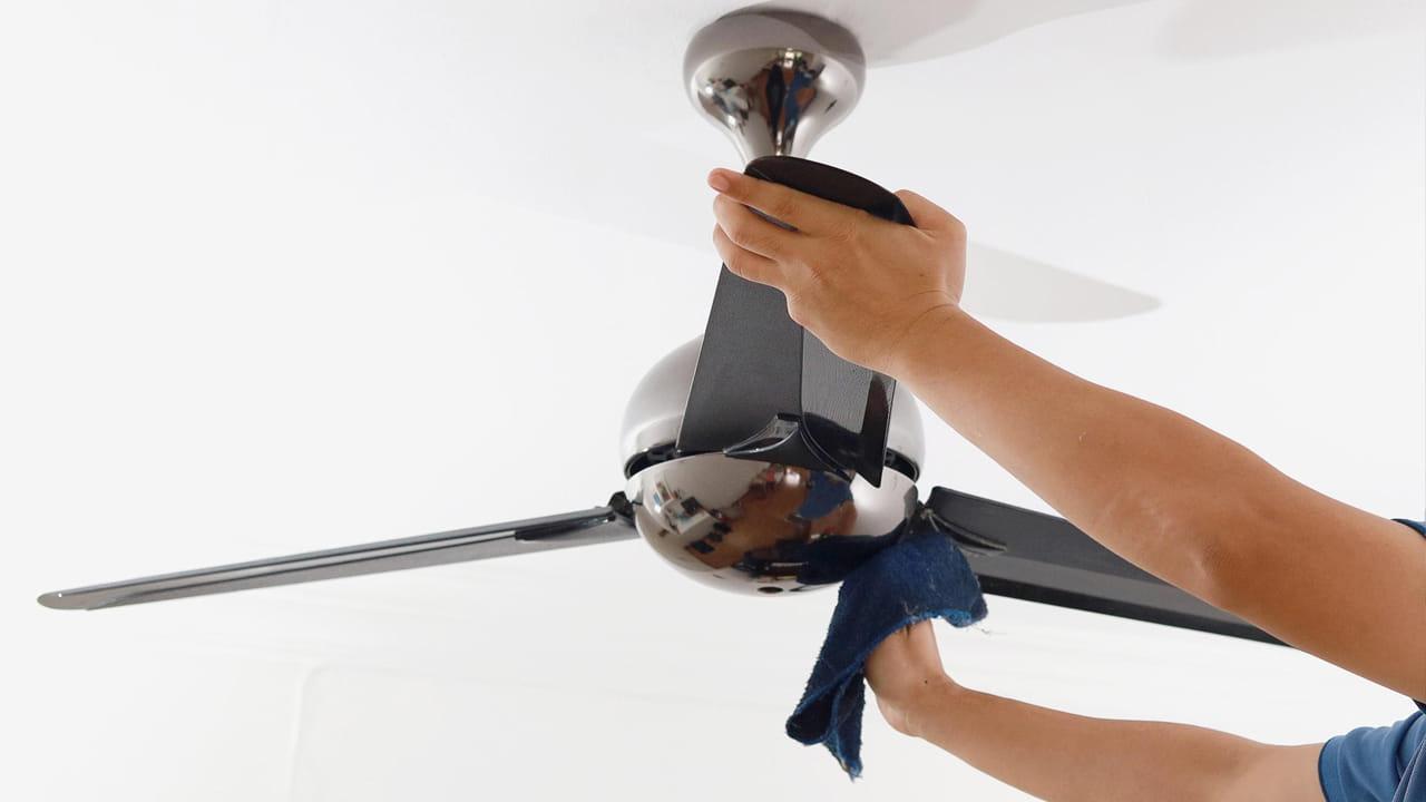 Fan Cleaning Tips: నిచ్చెన అవసరం లేకుండానే సీలింగ్ ఫ్యాన్ క్లీనింగ్.. నిమిషాల్లో మురికిని వదిలించే స్మార్ట్ హ్యాక్స్ ఇవే..!