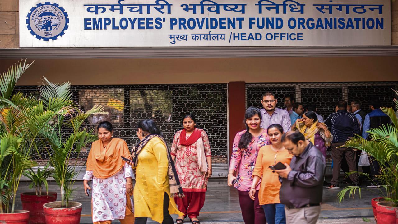 EPFO: పీఎఫ్‌పై మరో అప్డేట్.. వేతన పరిమితి రూ.15 వేల నుంచి రూ.25 వేలకు పెంపు..?