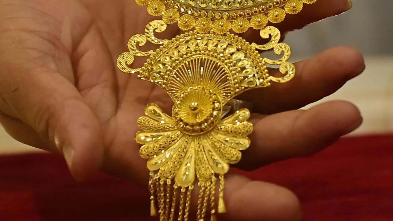 Gold Rates: ఒక్కసారిగా కుప్పకూలిన బంగారం, వెండి ధరలు.. ఉన్నట్లుండి భారీగా పతనం.. ఇప్పుడు తులం ఎంతంటే..?