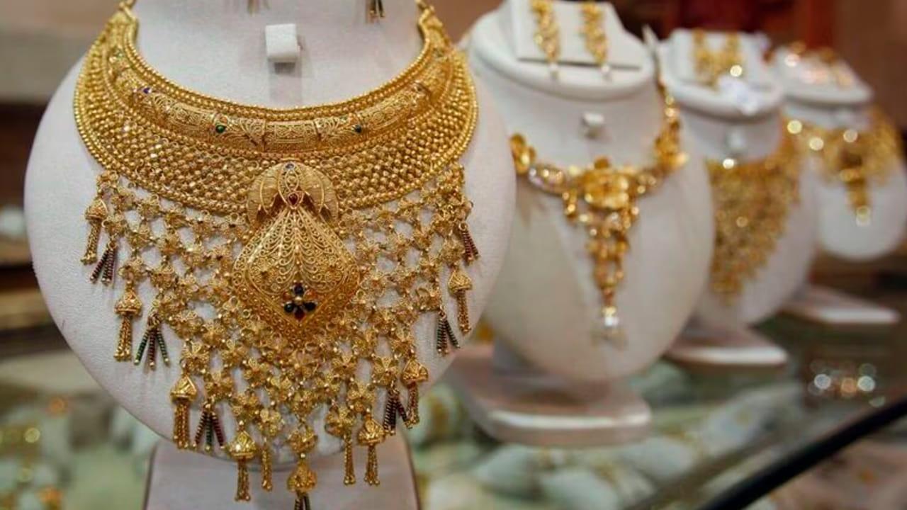 తగ్గిన ధరలు.. అక్షయ తృతీయకు బంగారం కొనాలనుకుంటున్న వారికి గుడ్‌న్యూస్‌!