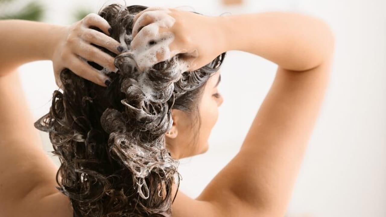 Hair Care in Summer: వేసవిలోనూ మీ జుట్టు పట్టుకుచ్చులా మెరవాలంటే.. ఈ టిప్స్‌ ఫాలో అవ్వండి