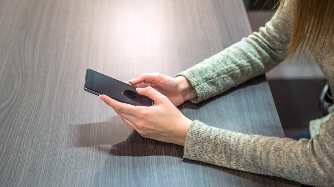 మీ ఫోన్ సూపర్ ఫాస్ట్‌గా పనిచేయాలా.. వారానికి ఒక్క నిమిషం ఇలా చేస్తే చాలు..