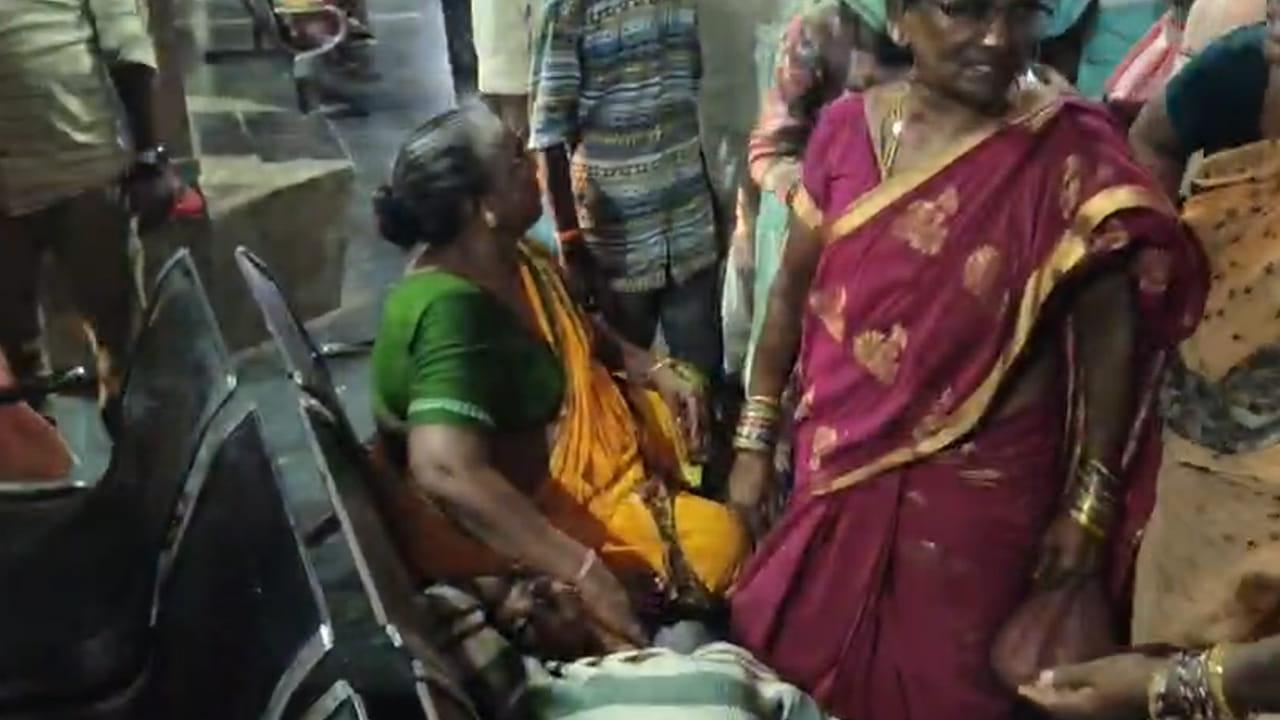 Bobbili:  ఆర్టీసీ బస్సులో పొట్టుపొట్టుగా కొట్టుకొని ఆసుపత్రి పాలైన మహిళలు