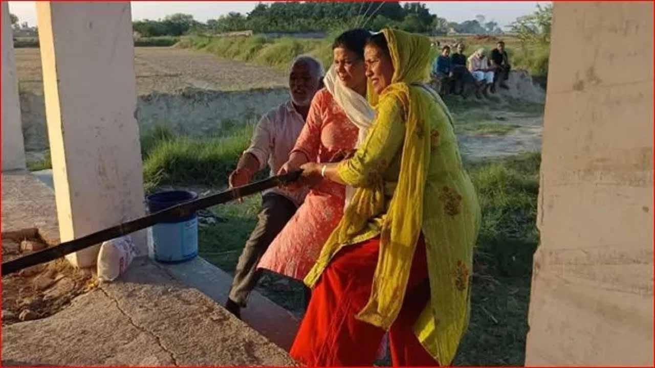 ఆస్తి లాక్కుని కసాయి కొడుకులు వదిలేశారు.. తలకొరివి పెట్టి అమ్మ రుణం తీర్చుకున్న కూతుళ్లు!