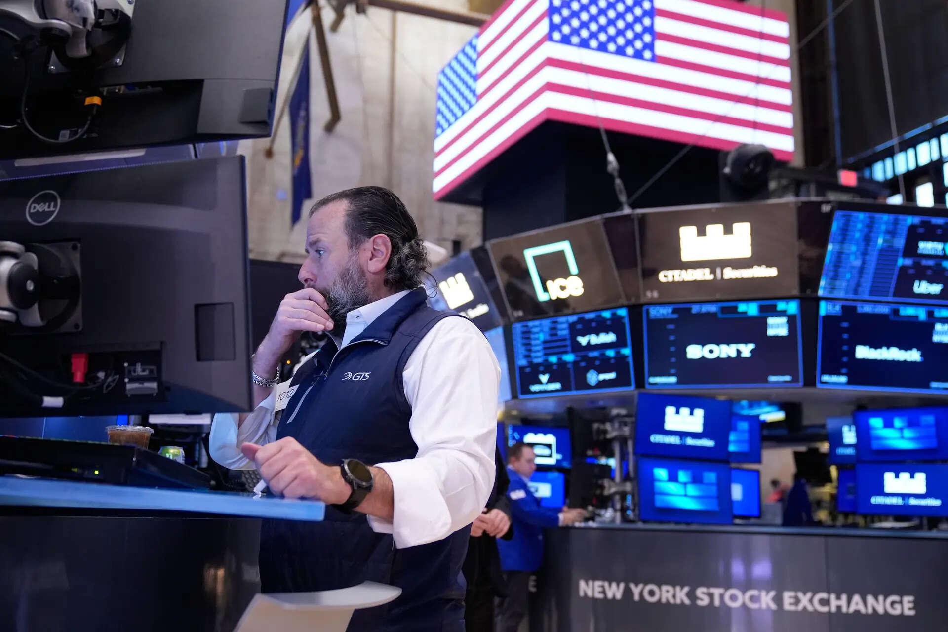 US stocks today: US market opens lower on Middle East impasse, mixed earnings