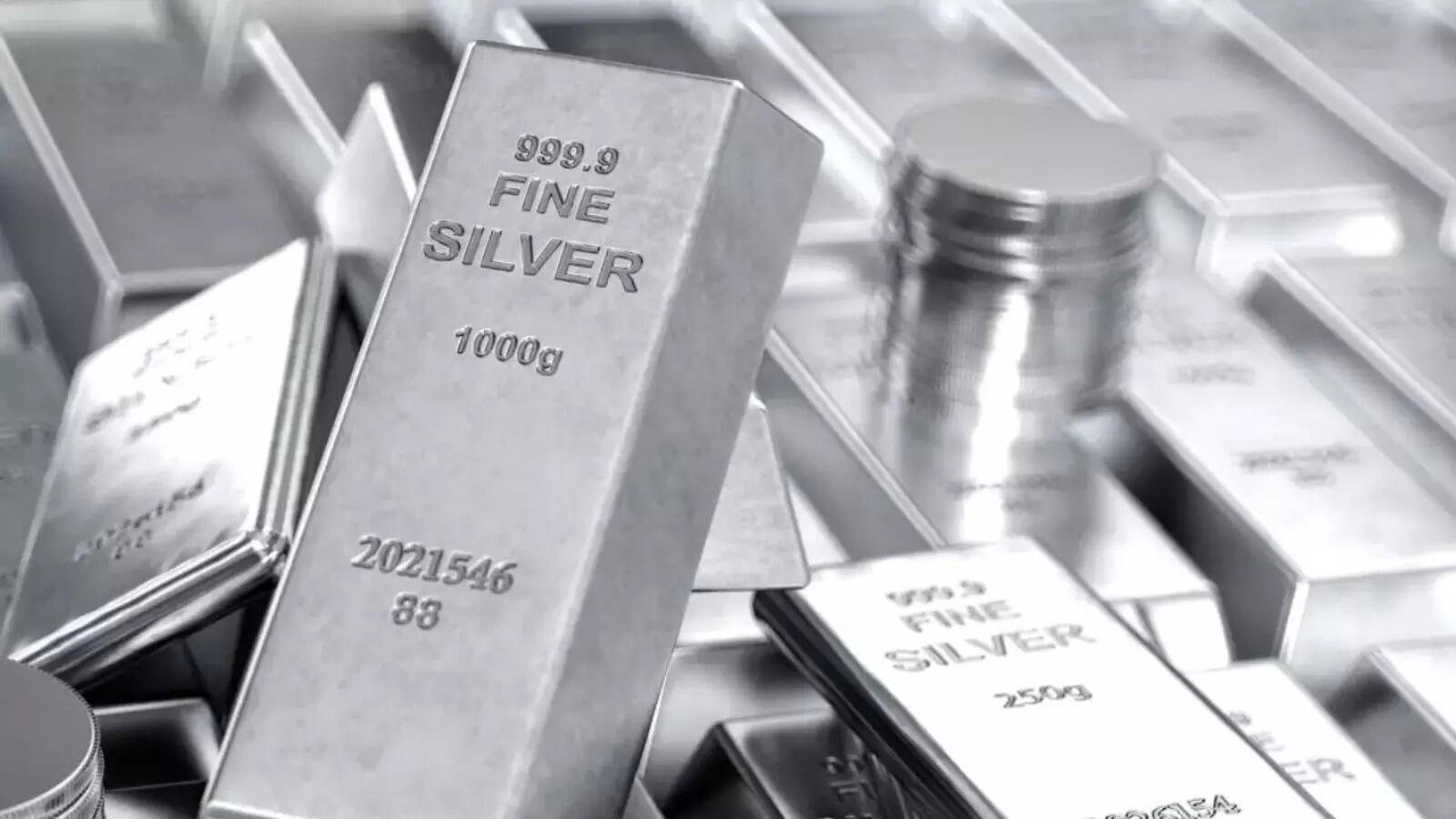 Silver futures decline Rs 1,137 to Rs 2.36 lakh/kg as oil rally weighs on bullion demand