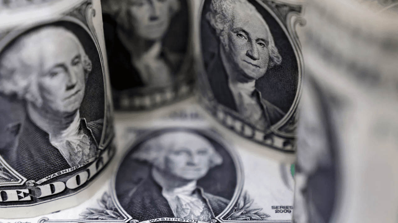 Dollar holds firm after Fed raises inflation alarm, yen slips past 160