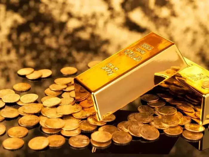 Gold heads for weekly loss amid oil-driven inflation concerns