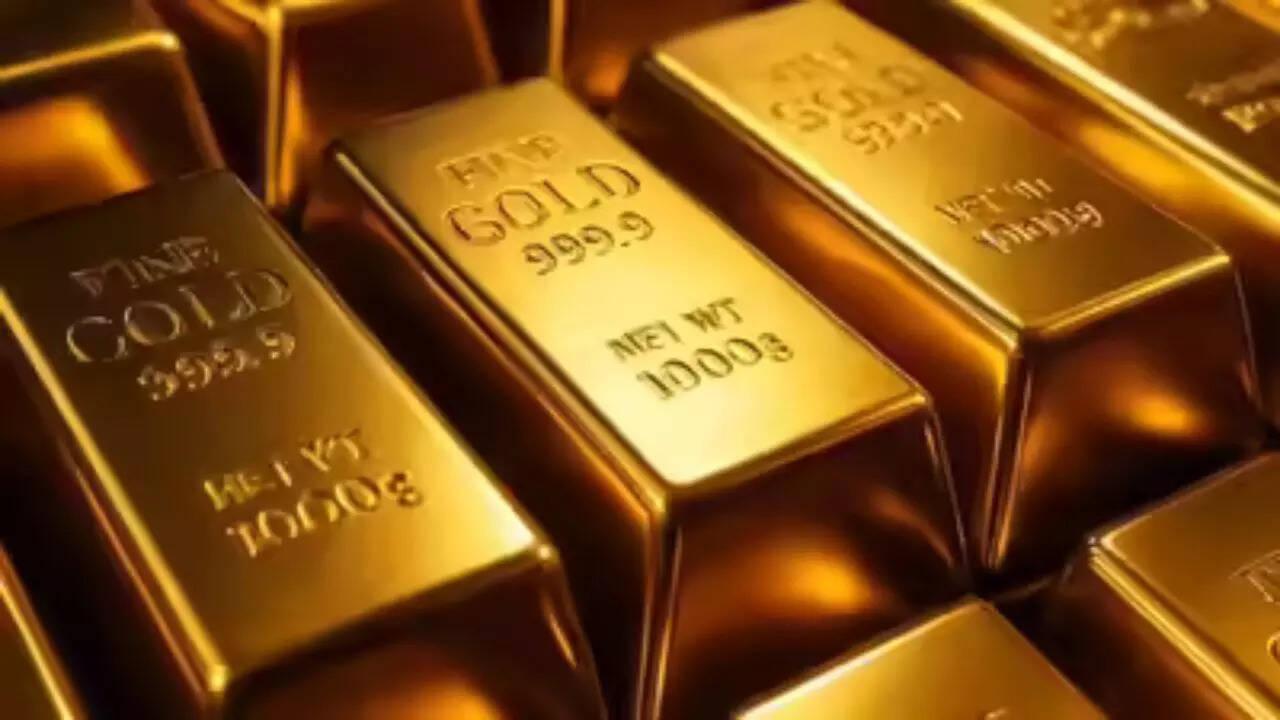 Gold consolidates in $4,600-$4,800 range for almost 2 months. A big rally brewing in May?