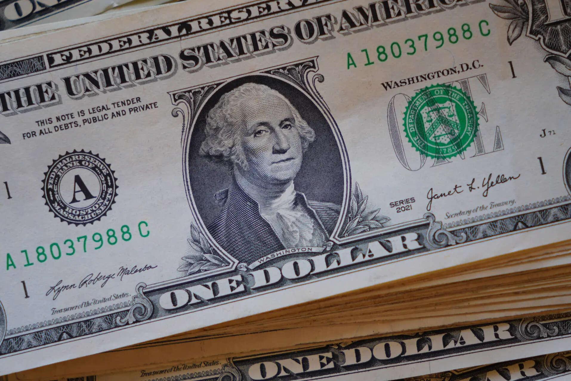 Dollar near one-week high as hot U.S. inflation fans Fed hike bets, peace talks stall