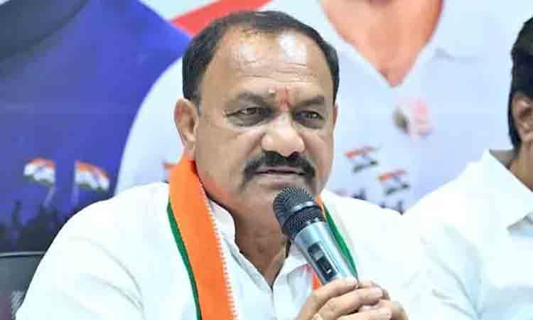 కెసిఆర్ పాలనలో యాభై ఏళ్ళు వెనక్కి: పిసిసి చీఫ్
