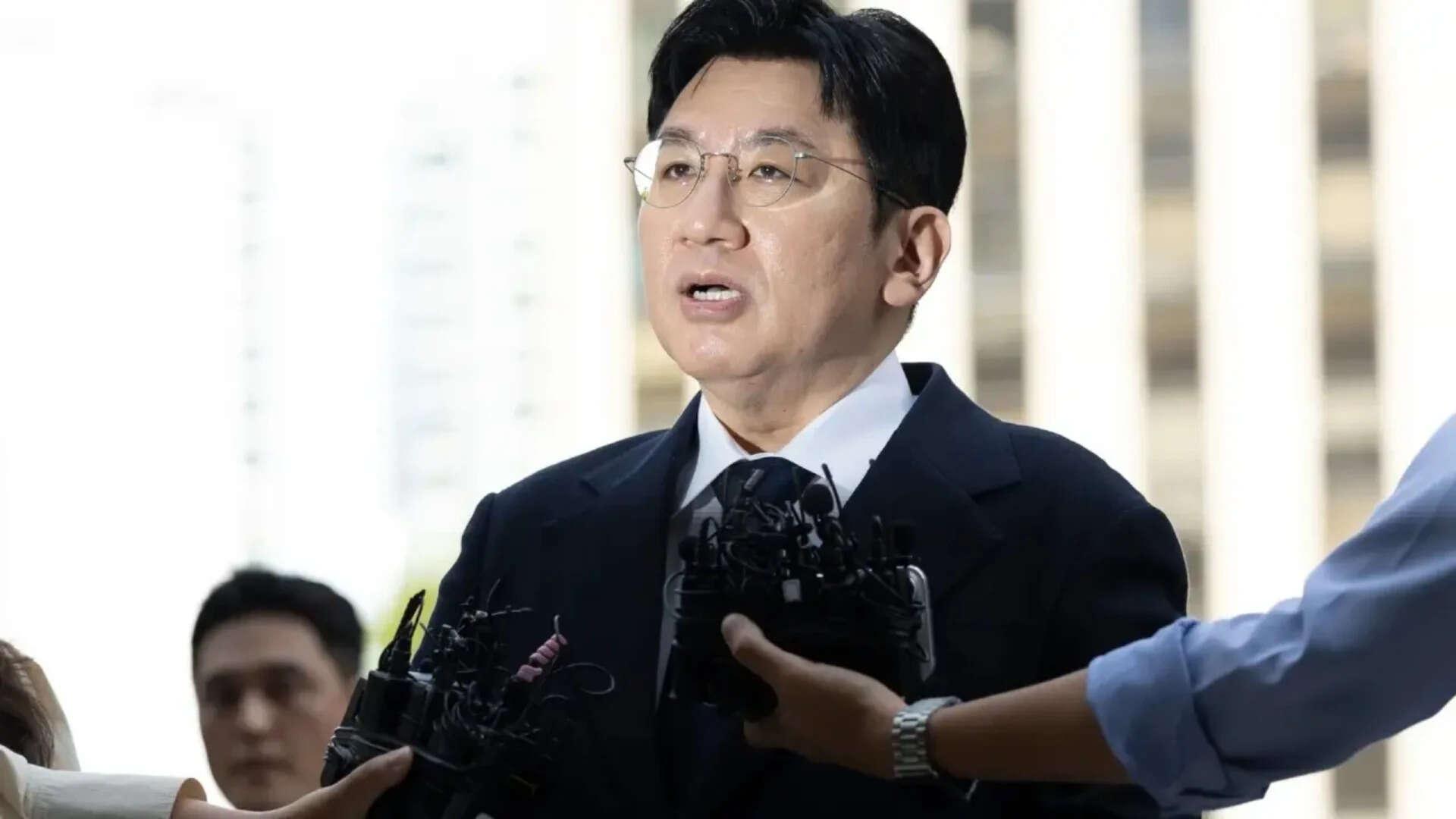 Police seek to arrest K-pop music mogul Bang Si-Hyuk