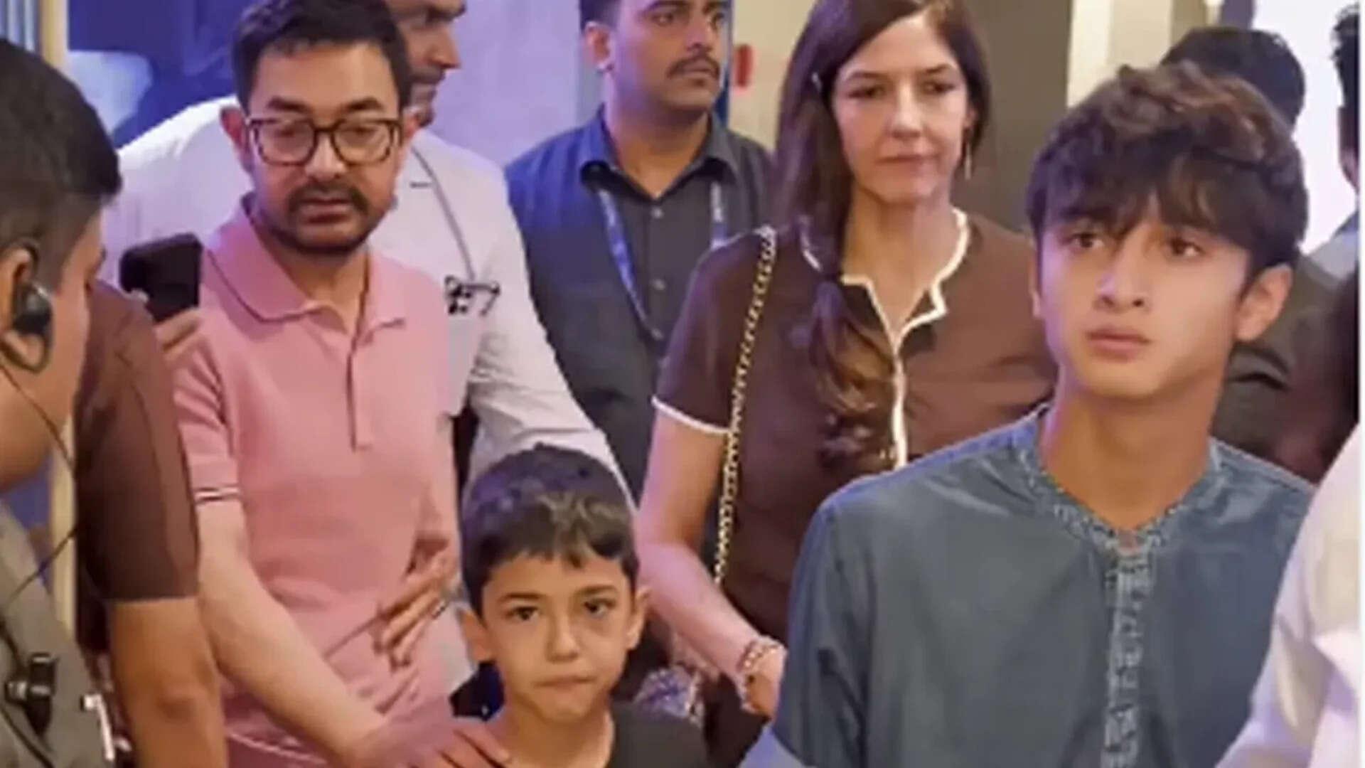 Aamir-Gauri attend 'Ek Din' event with their sons - WATCH