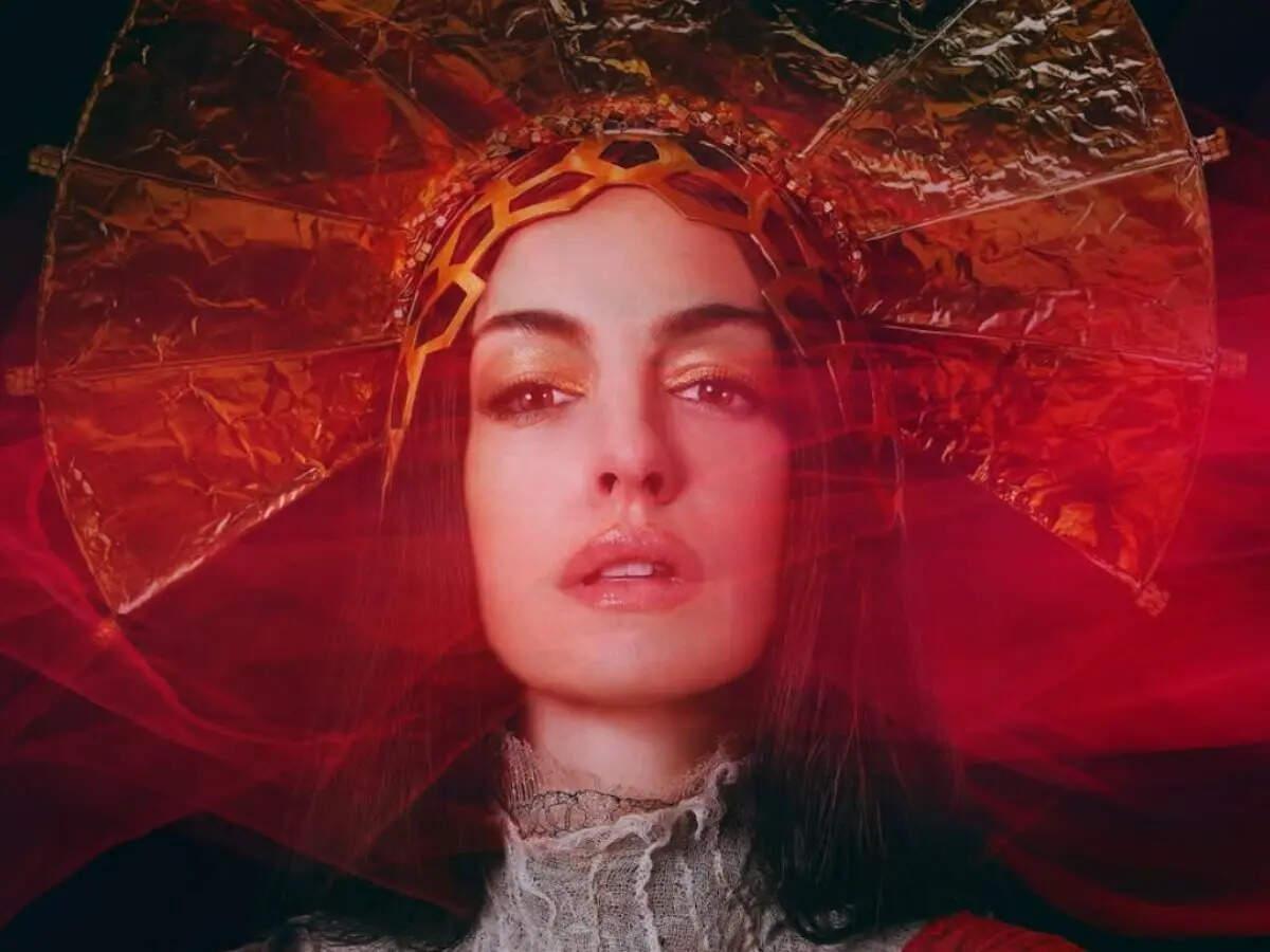 Anne Hathaway does not wish to be a pop icon