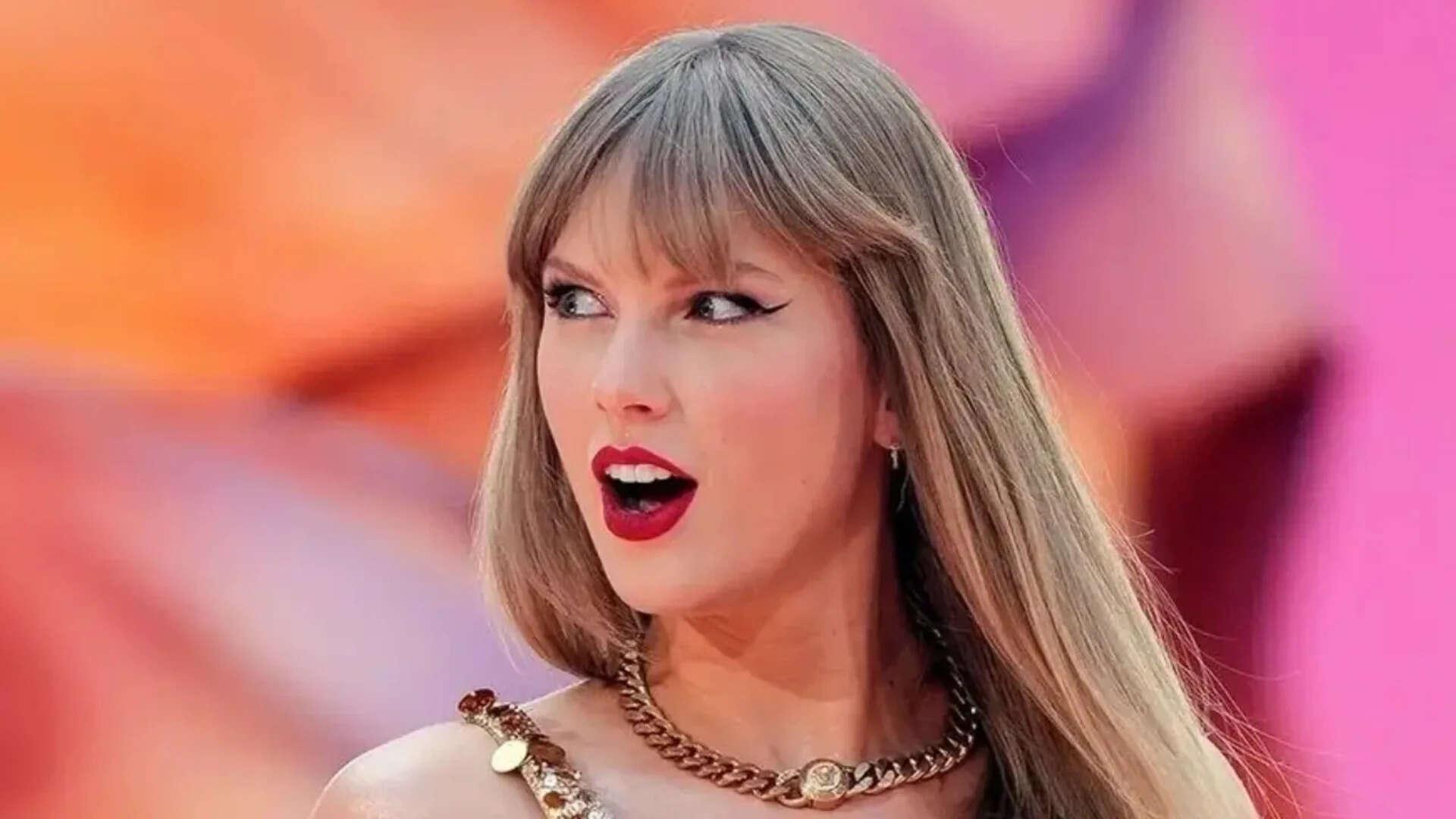 Taylor Swift quietly helping fans with bills