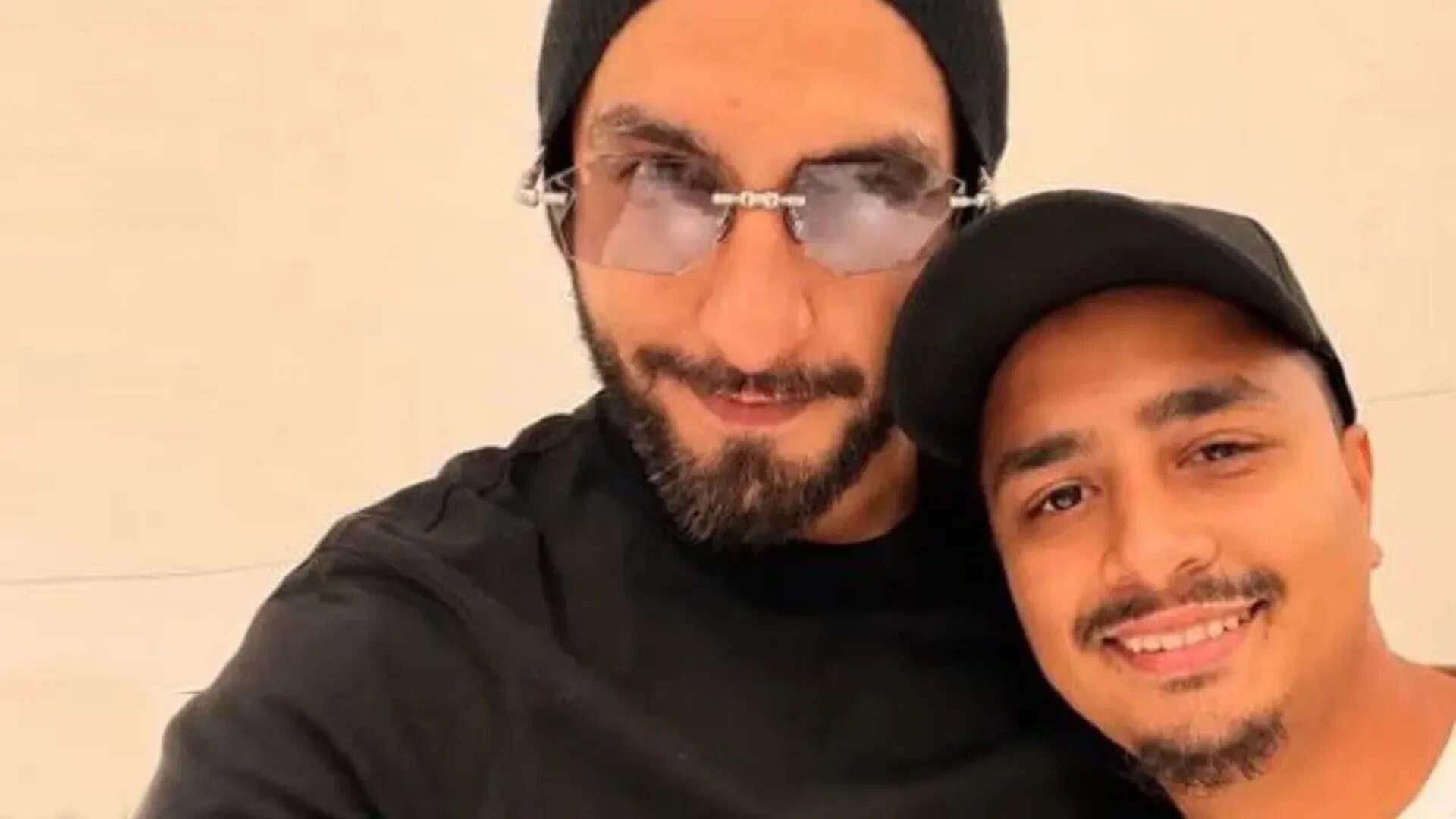 Ranveer Singh poses with fans on 'King' sets- PICS