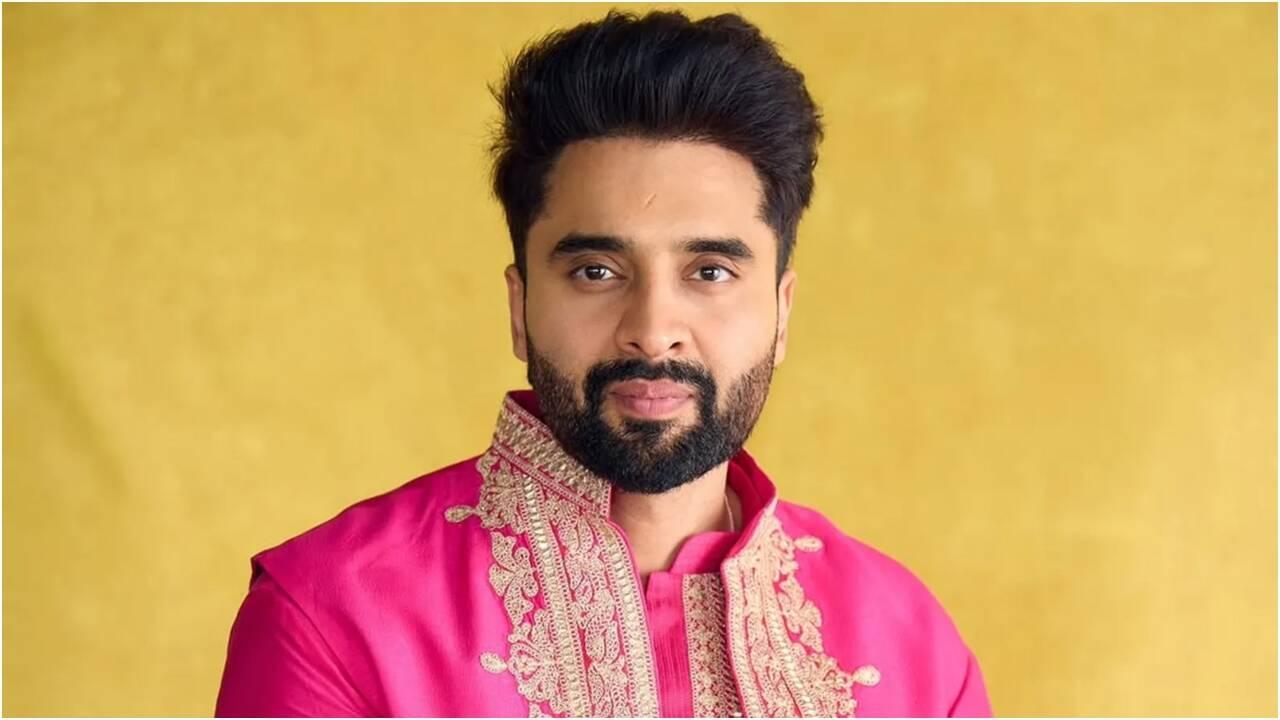 Is Jackky Bhagnani on dating app?