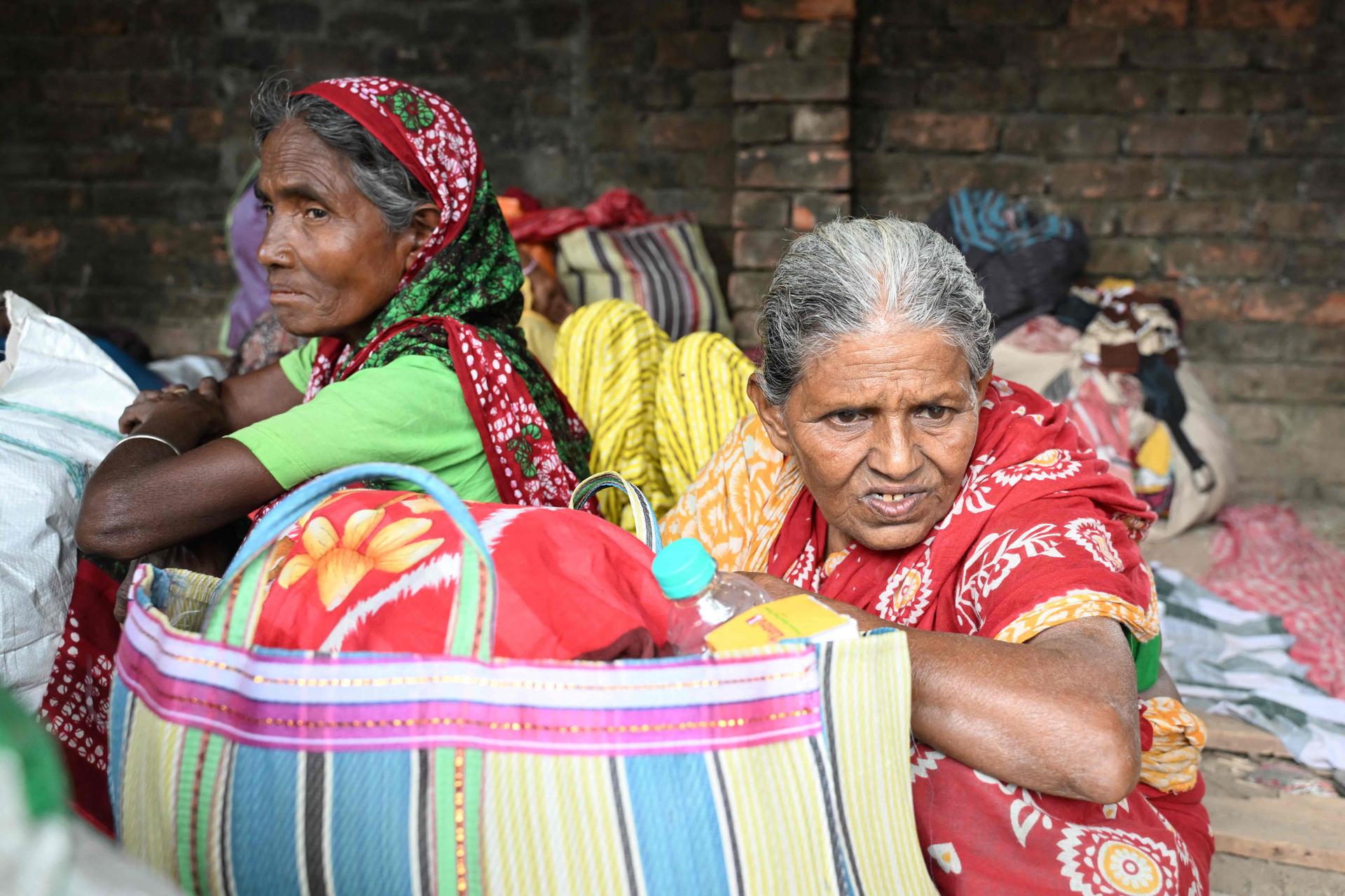 Bangladeshis Gather at Hakimpur Border Amid WB Deportation Drive