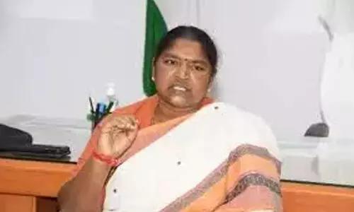 రేపు ఢిల్లీకి మంత్రి సీతక్క