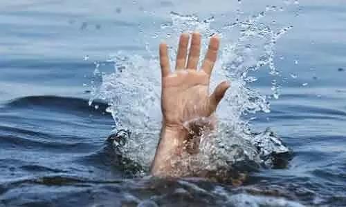ఈతకు వెళ్లి నీట మునిగి ఇద్దరు బాలురు దుర్మరణం