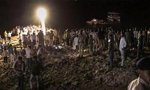 పడవ బోల్తా..ఏడుగురు మృతి