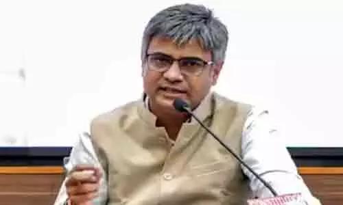 ఎంపి పాఠక్‌పై ఎఫ్‌ఐఆర్‌లు నమోదు చేసిన పోలీసులు..