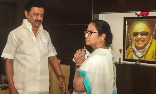 బెంగాల్ లో టిఎంసి, తమిళనాడులో డిఎంకె ఆధిక్యం