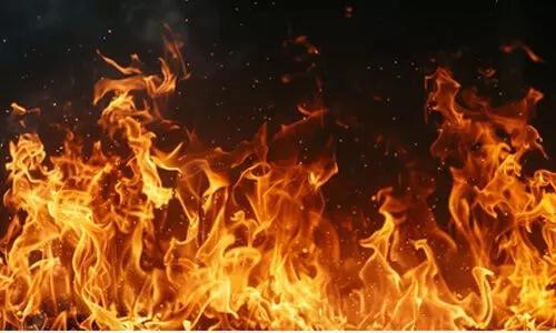 అగ్నిప్రమాదం.. కమిషనర్ చాంబర్ లో ఫర్నిచర్ దగ్ధం