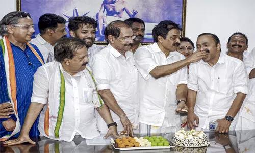 కేరళం సిఎం సీటుకు పోటాపోటీ