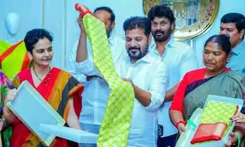 కొత్త డిజైన్లతో నాలుగు ఇందిరమ్మ చీరలు..