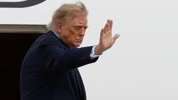 Trump Faces Warning Sign Ahead of US Midterms as Indian-American Voters Lean Toward Democrats