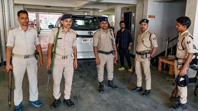 బిహార్లో నకిలీ IAS అధికారికి కటకటాలు.. అజిత్ దోవల్తో సంబంధాలున్నాయంటూ మోసం, టెస్లా కారుతో పాటు విలాస వస్తువుల స్వాధీనం