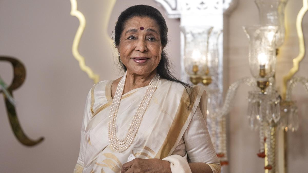 Asha Bhosle, legendary playback singer, passes away at 92 in Mumbai