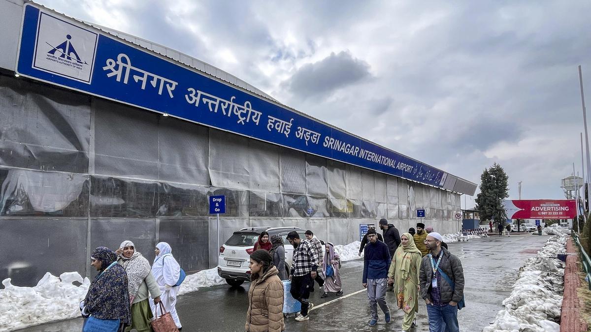 Two U.S. citizens detained at Srinagar airport over satellite-based GPS device