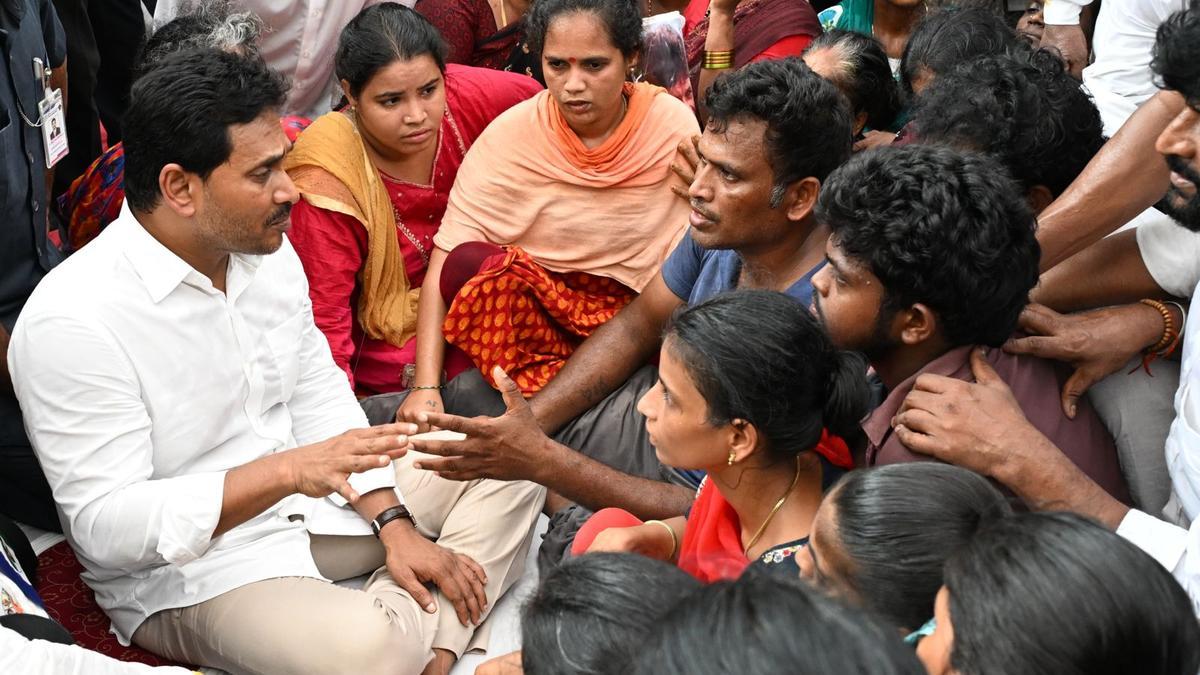 Pay ₹1 crore to each fisherman’s family, give new boats: Jagan Mohan Reddy in Visakhapatnam