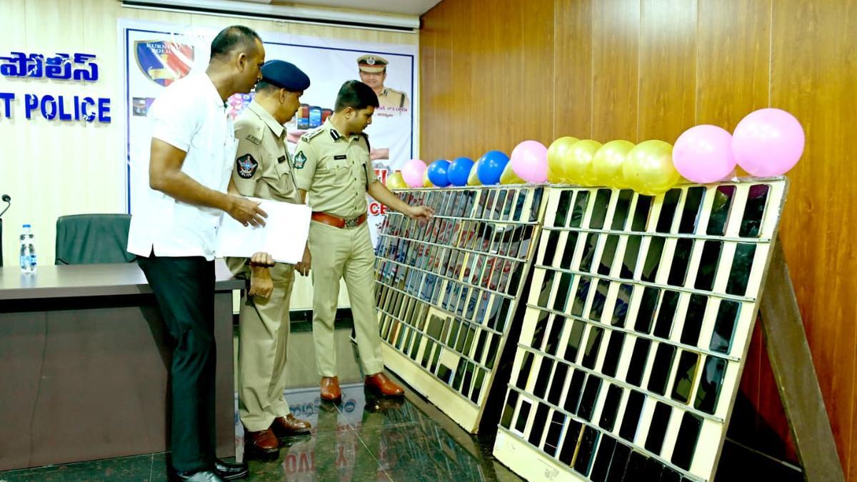 Kurnool police return 2,402 lost and stolen phones in four recovery melas