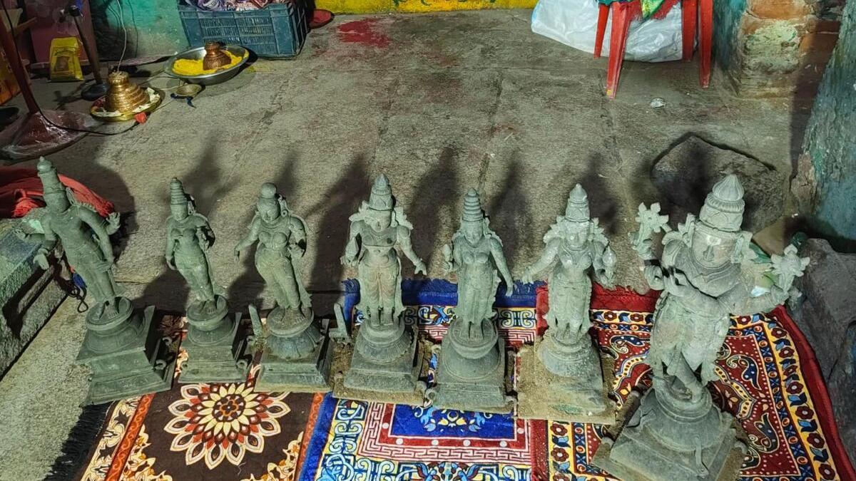 Seven panchaloha idols recovered from temple well in Palnadu; ASI to examine antiquity