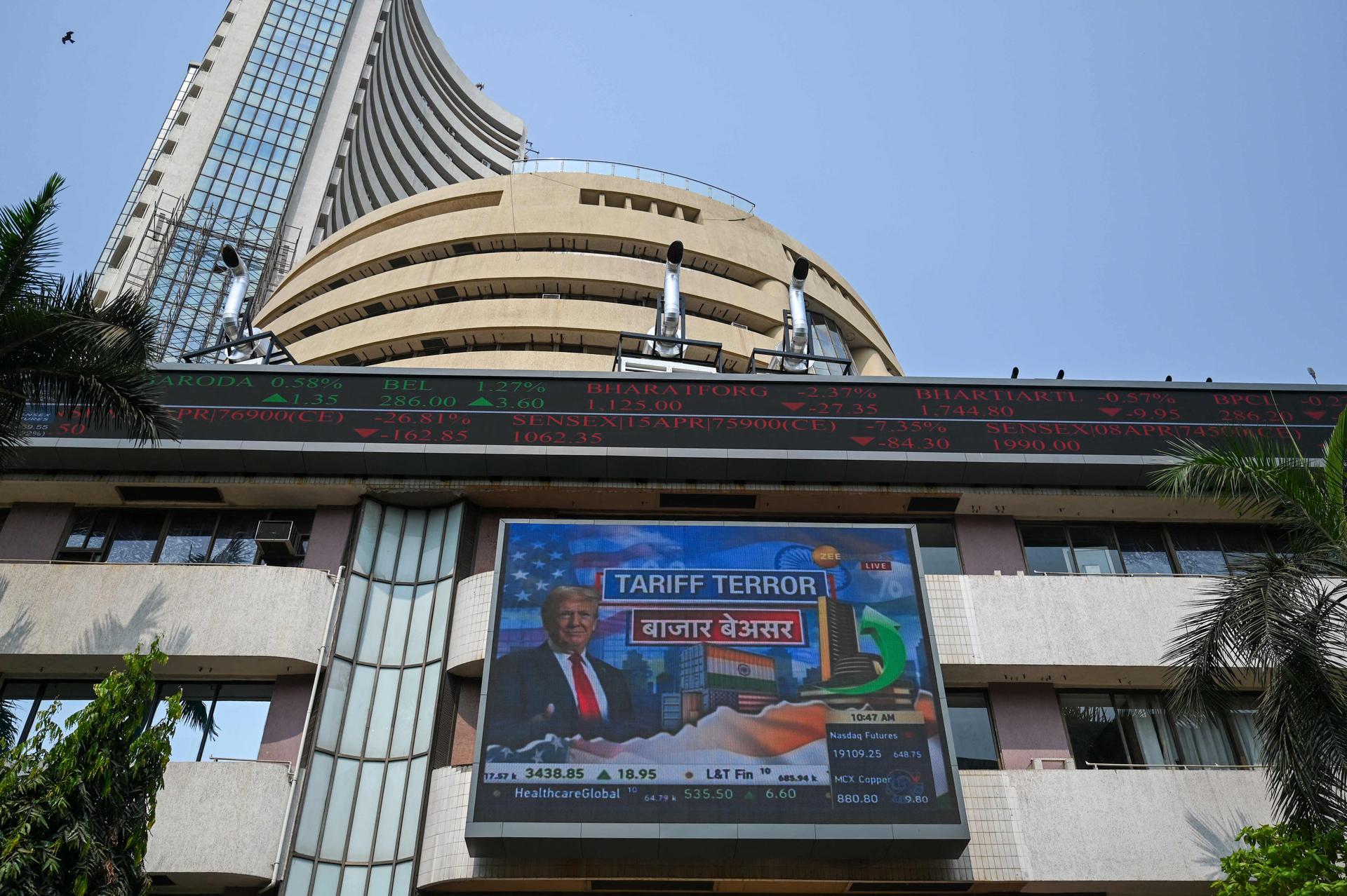 Markets Snap 5-Day Rally Amid Geopolitical Uncertainty, Selloff in IT Stocks