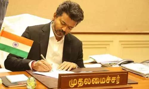 మంత్రివర్గాన్ని విస్తరించనున్న విజయ్.. కాంగ్రెస్ ఎమ్మెల్యేలకు చోటు
