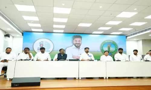 మైనర్ బాలికను అడ్డంపెట్టుకొని రాజకీయాలా?
