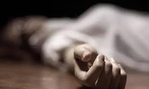 పోలీసుల వేధింపులు... మహిళ ఆత్మహత్య