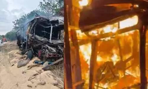 లారీలు ఢీ.... డ్రైవర్ సజీవదహనం
