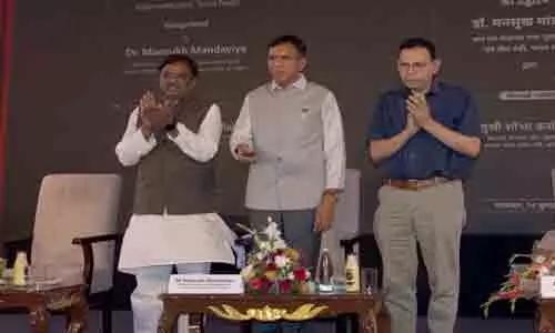 దేశ పురోగతిలో కార్మికులదే కీలక పాత్ర